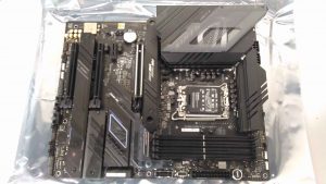 SALE OUT. Asus ROG STRIX Z790-F GAMING WIFI Processor family Intel Processor socket LGA1700 DDR5 DIMM Memory slots 4 Supported hard disk drive interfaces SATA, M.2 Number of SATA connectors 4 Chipset Intel Z790 ATX USED, REFURBISHED, WITHOUT ORIGINAL PACKAGING AND ACCESSORIES, ONLY BACKPANEL AND ANTENNA INCLUDED