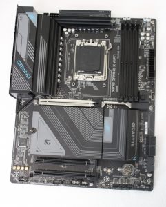 SALE OUT. Gigabyte X870 GAMING X WIFI7 1.0 Processor family AMD Processor socket AM5 DDR5 Supported hard disk drive interfaces SATA, M.2 Number of SATA connectors 4 REFURBISHED, USED, WITHOUT INSTRUCTIONS, ORIGINAL BOX, ANTENNA