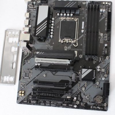 Gigabyte USED, REFURBISHED, WITHOUT ORIGINAL PACKAGING AND ACCESSORIES, ONLY BACK PANEL INCLUDED
