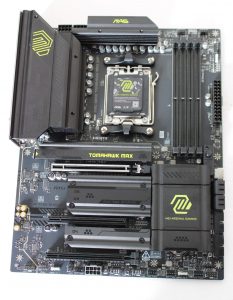 SALE OUT. MSI USED, REFURBISHED, WITHOUT ACCESSORIES, ONLY BACK PANEL INCLUDED