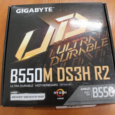 SALE OUT. Gigabyte B550M DS3H R2 Processor family AMD Processor socket AM4 DDR4 DIMM Supported hard disk drive interfaces SATA, M.2 Number of SATA connectors 4 USED, REFURBISHED, WITHOUT ACCESSORIES, ONLY BACK PANEL INCLUDED
