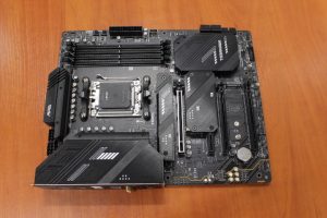 SALE OUT. MSI MAG X670E TOMAHAWK WIFI Processor family AMD Processor socket AM5 DDR5 Number of SATA connectors 4 USED, REFURBISHED, WITHOUT ACCESSORIES AND ORIGINAL PACKAGING, ONLY BACK PANEL INCLUDED