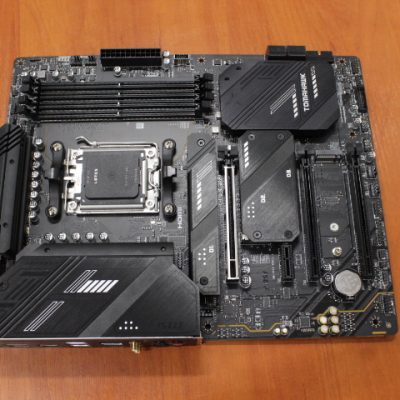SALE OUT. MSI MAG X670E TOMAHAWK WIFI Processor family AMD Processor socket AM5 DDR5 Number of SATA connectors 4 USED, REFURBISHED, WITHOUT ACCESSORIES AND ORIGINAL PACKAGING, ONLY BACK PANEL INCLUDED