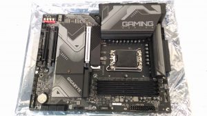 SALE OUT. Gigabyte Z790 GAMING X AX 1.0 M/B Processor family Intel Processor socket LGA1700 DDR5 DIMM Memory slots 4 Supported hard disk drive interfaces SATA, M.2 Number of SATA connectors 6 Chipset Z790 Express ATX USED, REFURBISHED, WITHOUT ORIGINAL PACKAGING AND ACCESSORIES, ONLY BACKPANEL AND ANTENNA INCLUDED