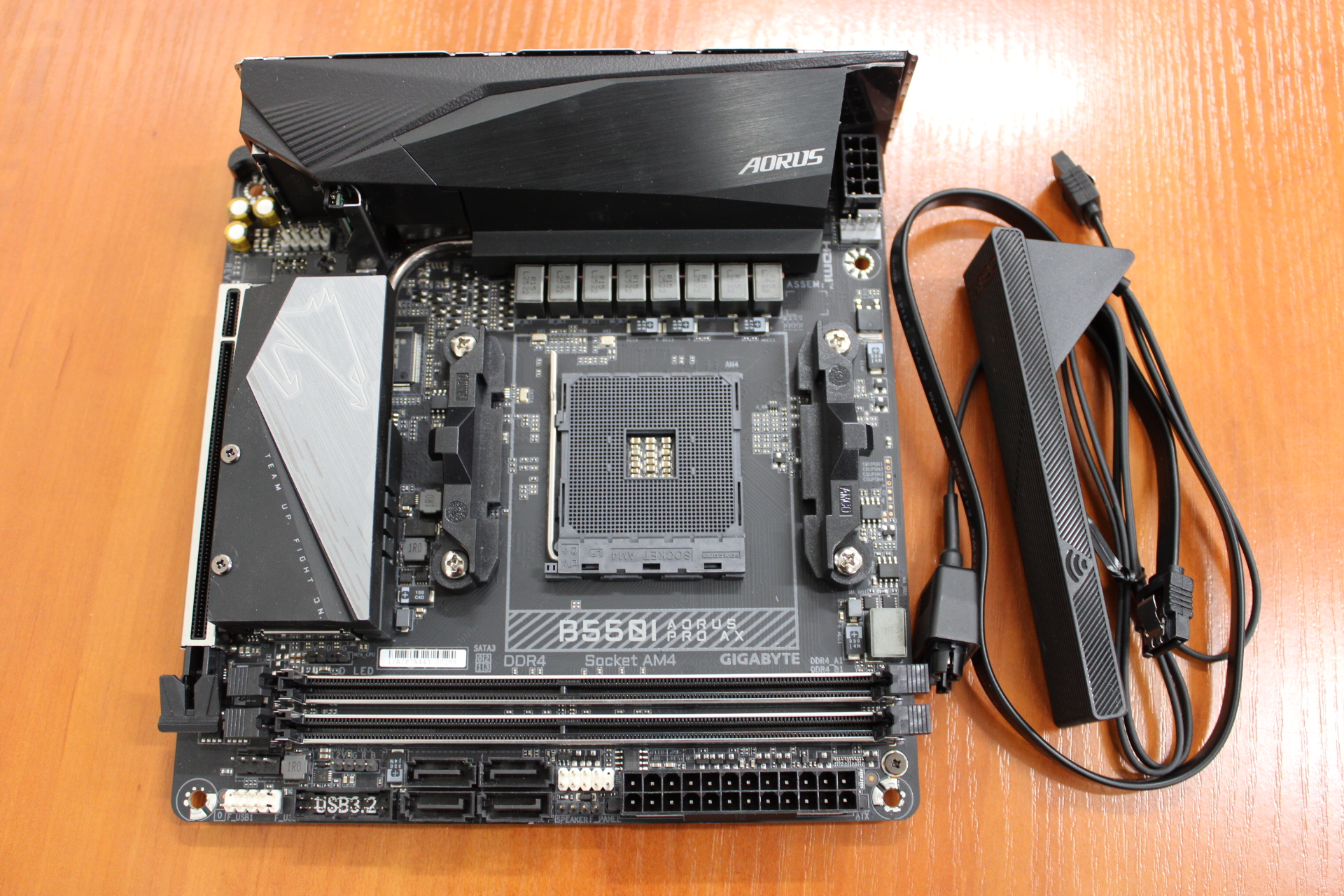 SALE OUT. Gigabyte B550I AORUS PRO AX 1.0 Processor family AMD Processor socket AM4 DDR4 DIMM Memory slots 2 Chipset AMD B Mini ITX USED, REFURBISHED, WITHOUT ACCESSORIES, ONLY BACK PANEL INCLUDED