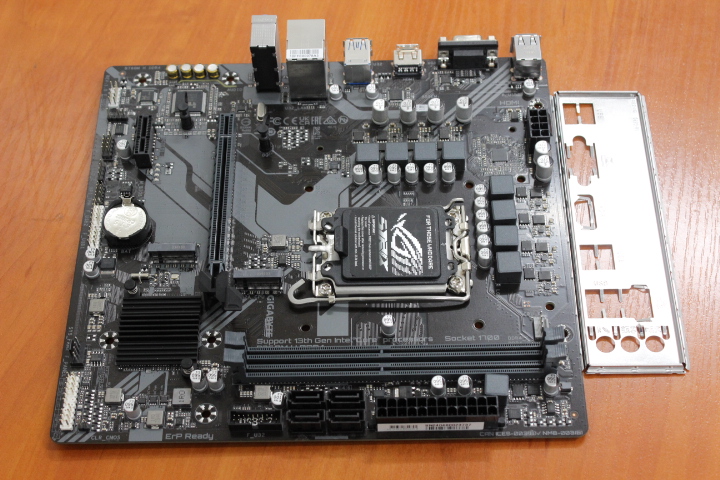 SALE OUT. Gigabyte B760M H DDR4 1.0 M/B Processor family Intel Processor socket LGA1700 DDR4 DIMM Memory slots 2 Supported hard disk drive interfaces SATA, M.2 Number of SATA connectors 4 Chipset Intel B760 Express Micro ATX USED, REFURBISHED, WITHOUT ACCESSORIES, ONLY BACK PANEL INCLUDED - Image 2
