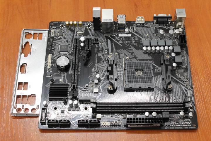 SALE OUT. Gigabyte A520M K V2 1.0 M/B Processor family AMD Processor socket AM4 DDR4 DIMM Memory slots 2 Supported hard disk drive interfaces SATA, M.2 Number of SATA connectors 4 Chipset AMD A520 Micro ATX USED, REFURBISHED, WITHOUT ACCESSORIES, ONLY BACK PANEL INCLUDED